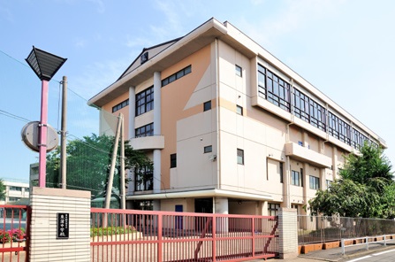 中学校　大田区立東蒲中学校（中学校）まで621m