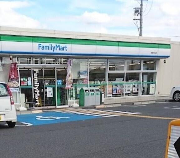コンビニ　ファミリーマート美原今井店（コンビニ）まで335m