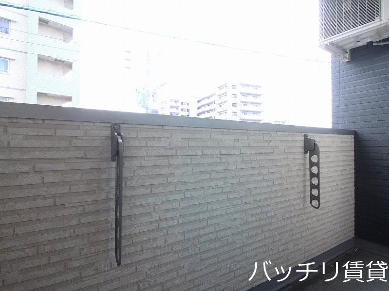 バルコニー　別号室の画像。現況優先