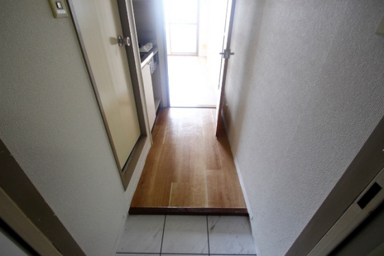 玄関　※別部屋の写真です
