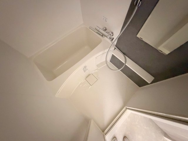 バス・シャワールーム　広めのお風呂は一日の疲れを癒してくれます。