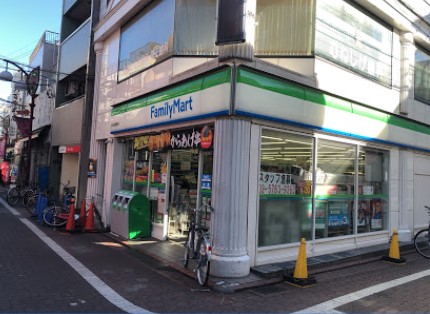 コンビニ　ファミリーマート 大田梅屋敷店（コンビニ）まで330m