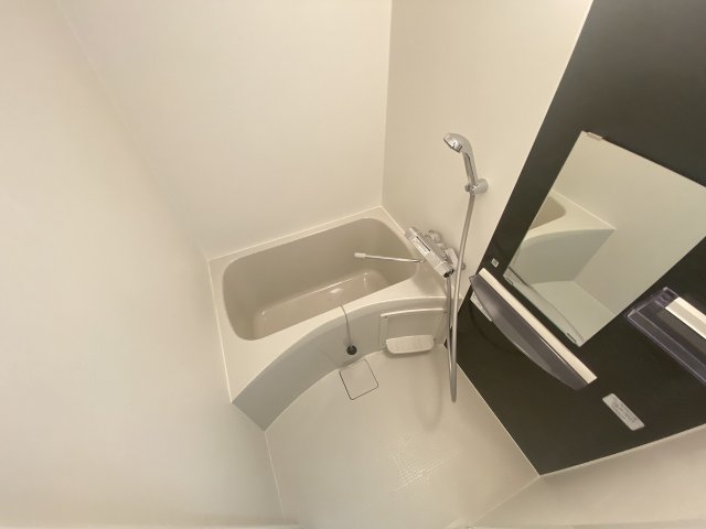バス・シャワールーム　コンパクトで使いやすいお風呂です