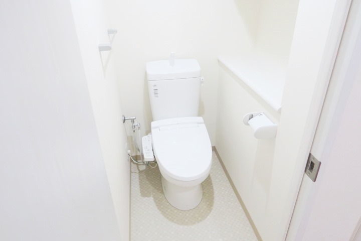 トイレ　別号室参考写真です。