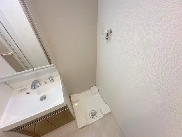 その他設備　嬉しい室内洗濯機置場。これで洗濯機も長持ちしますね。