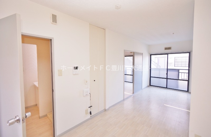 居室・リビング　同型別部屋写真
