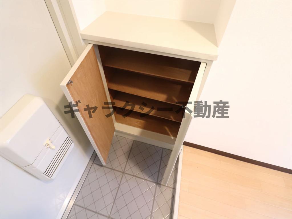 玄関　シューズボックス
