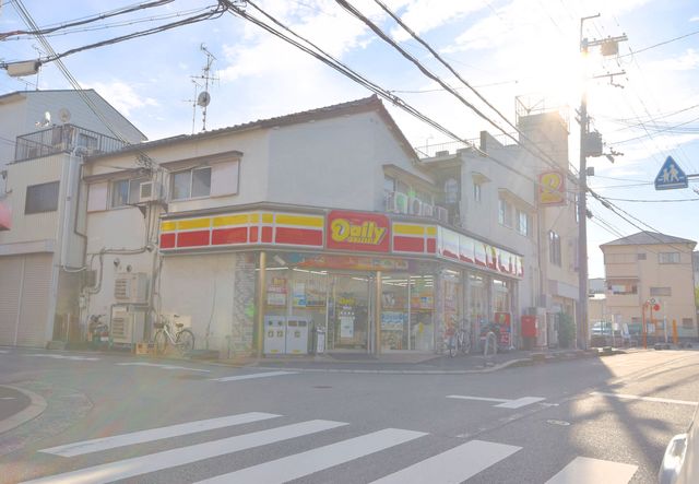 コンビニ　デイリーヤマザキ楠根店（コンビニ）まで414m
