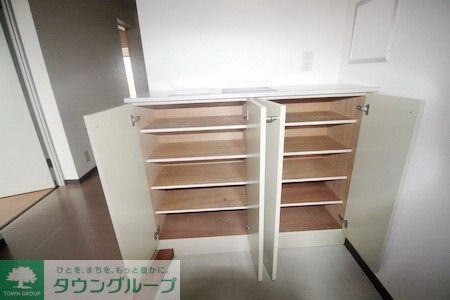 玄関　同物件別部屋写真