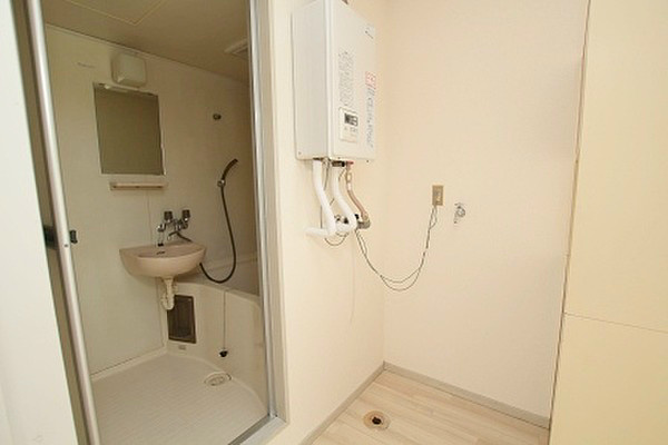 洗面設備　室内洗濯機置場です。