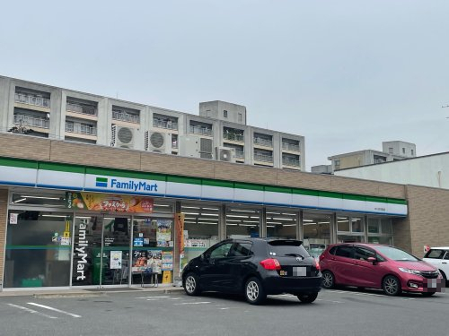 コンビニ　ファミリーマート 中川住宅西店（コンビニ）まで493m