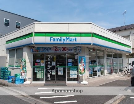 コンビニ　ファミリーマート大田中央三丁目店（コンビニ）まで301m