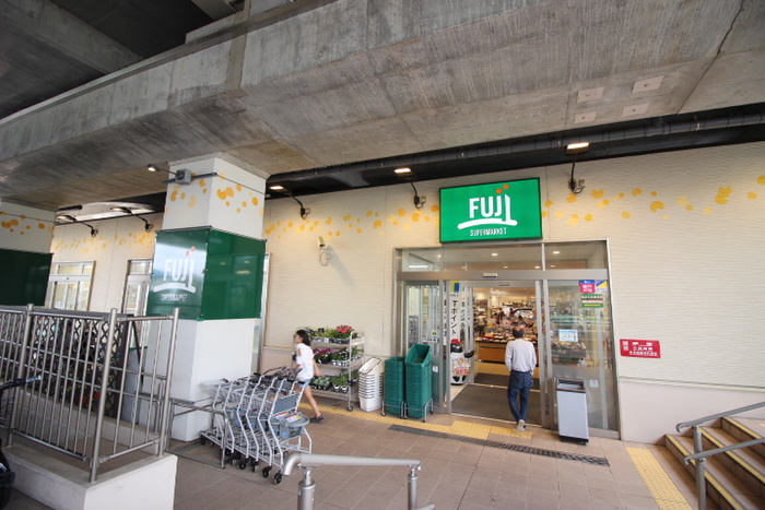 スーパー　FUJI稲城長沼駅前店（スーパー）まで100m