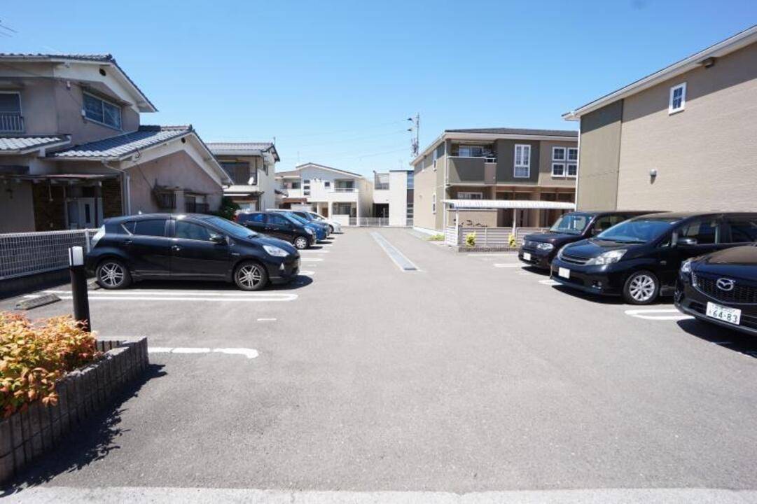 駐車場　駐車場