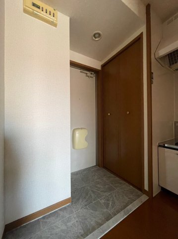 玄関　同施工業者、別物件、類似間取りのイメージ写真です