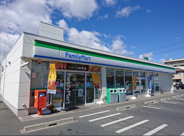コンビニ　ファミリーマート浜松丸塚店（コンビニ）まで520m
