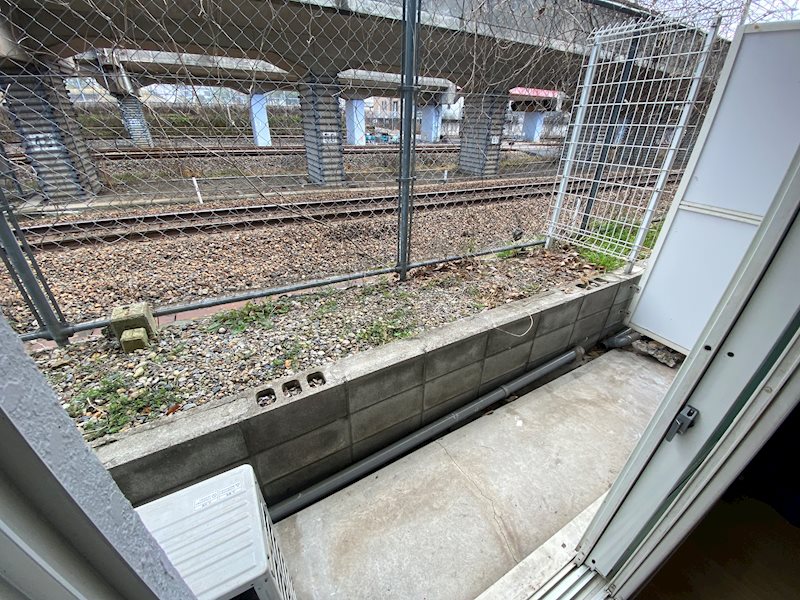 バルコニー　入居前に撮影した写真です。退去後改装する為、変更になる場合が
