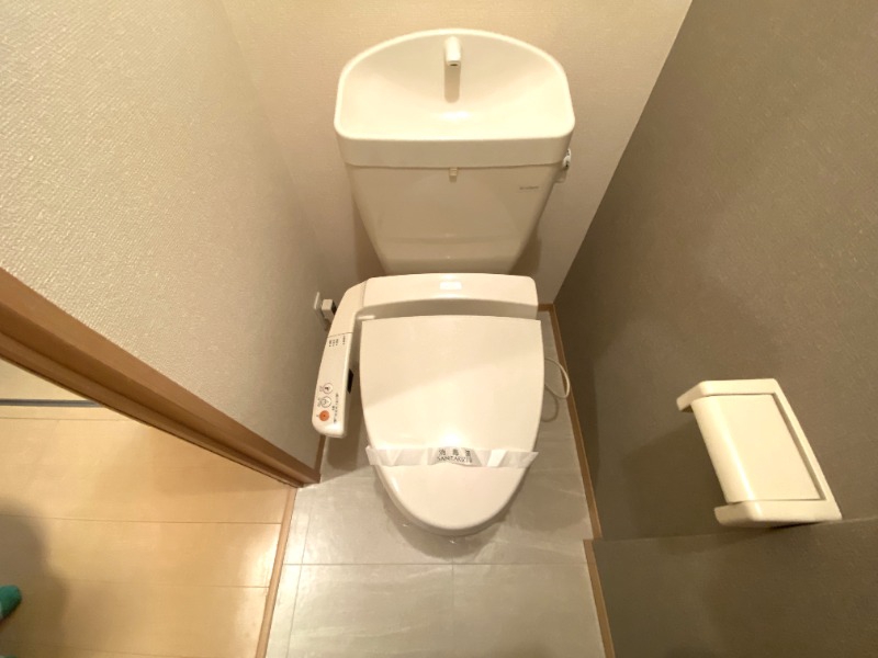 トイレ　冬場も安心の温水洗浄便座！