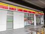 コンビニ　デイリーヤマザキ 赤羽駅南口店（コンビニ）まで779m