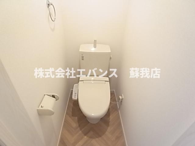 トイレ　きれいな温水洗浄便座付トイレです