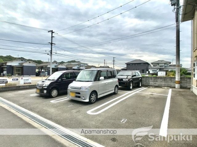 駐車場　駐車場
