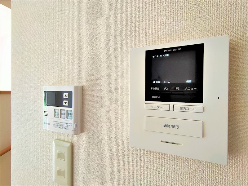 セキュリティ　モニター付きインターフォンを採用し防犯対策。