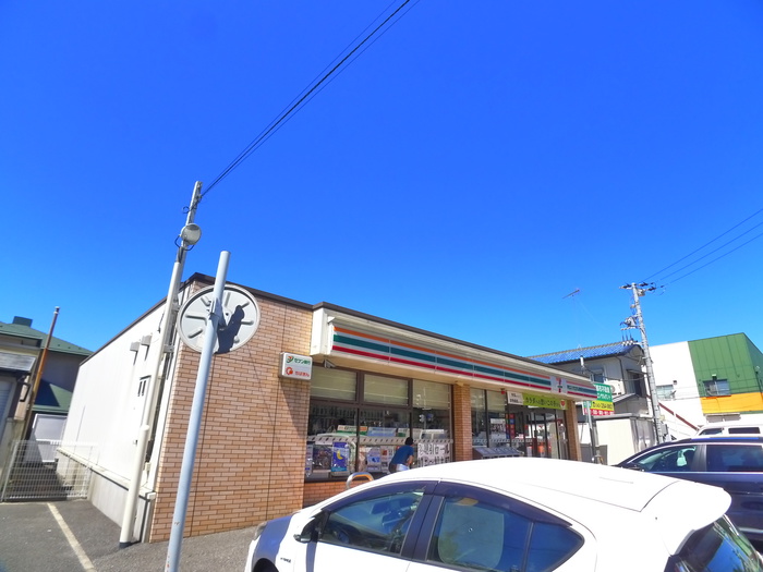 コンビニ　セブンイレブン（コンビニ）まで311m
