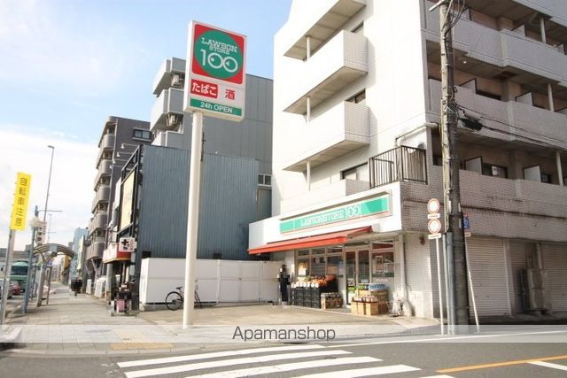 コンビニ　ローソンストア１００（コンビニ）まで705m