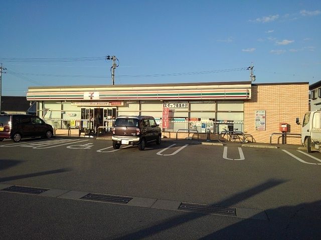 コンビニ　セブンイレブン日田庄手店（コンビニ）まで930m