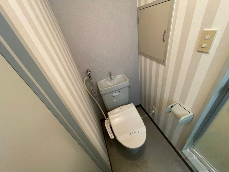 トイレ　こちらはトイレです。清潔感があり、安心して使用できます。