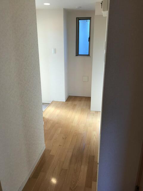 玄関　同建物別部屋参考 玄関前廊下部分です。