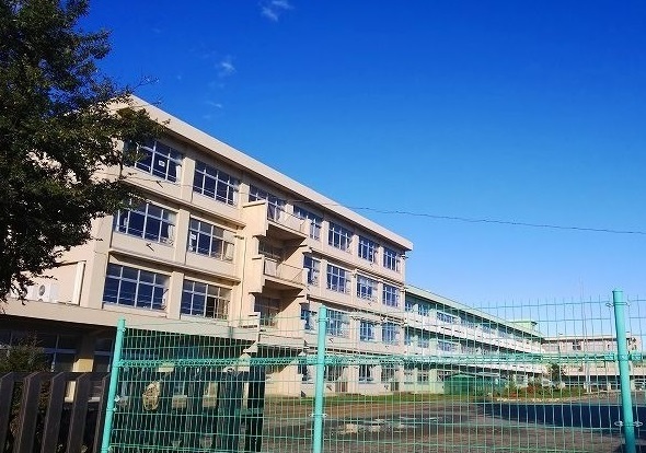 小学校　依知南小学校（小学校）まで1400m