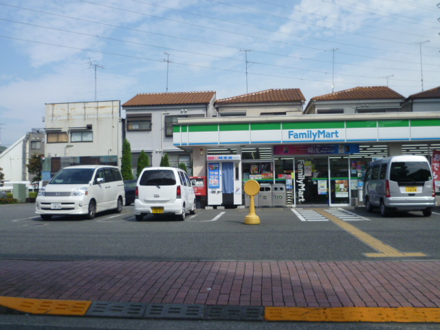 コンビニ　ファミリーマート 町田中町二丁目店（コンビニ）まで213m