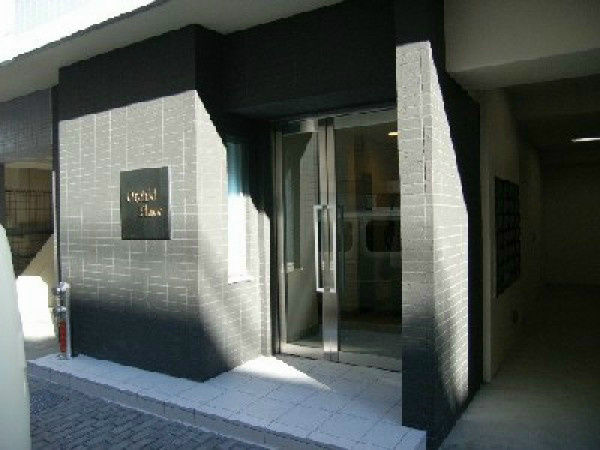 エントランス　弊社は全物件が仲介手数料半月分でご紹介可能です！