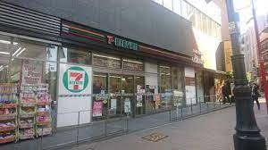 コンビニ　セブンイレブン 赤坂3丁目一ツ木通り店（コンビニ）まで206m