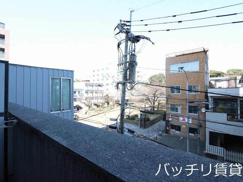 バルコニー　別号室タイプの為、現状を優先いたします