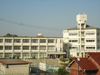 小学校　四日市市立 日永小学校（小学校）まで610m