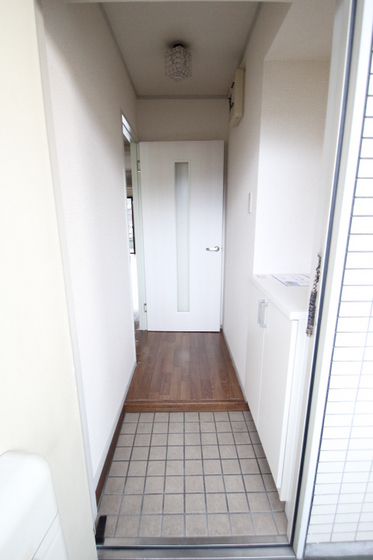 玄関　※別号室の写真です。