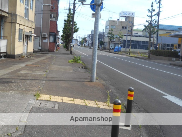 その他　前面道路（その他）まで0m