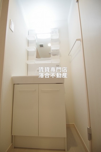 洗面設備　独立洗面化粧台付き
