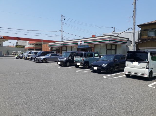 コンビニ　セブンイレブン千種町店（コンビニ）まで555m