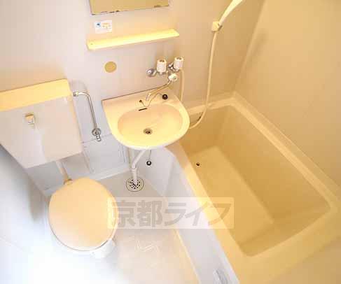 バス・シャワールーム　お手入れ簡単ユニットバス。