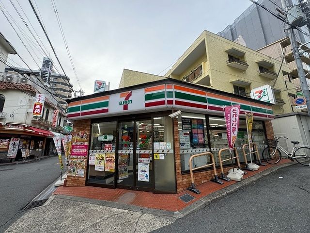 コンビニ　セブンイレブン様（コンビニ）まで350m