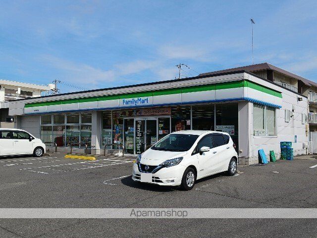 コンビニ　ファミリーマート今治東鳥生店（コンビニ）まで200m