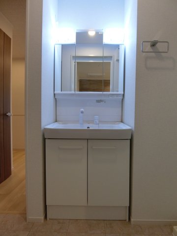 洗面設備　イメージB102号室の写真（反転あり）