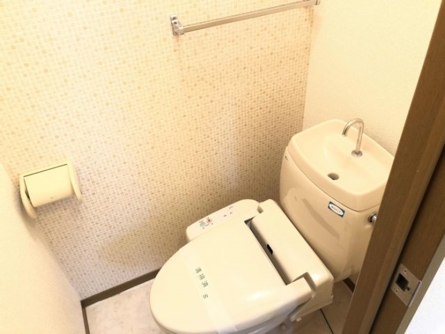 トイレ　清潔感のあるトイレです