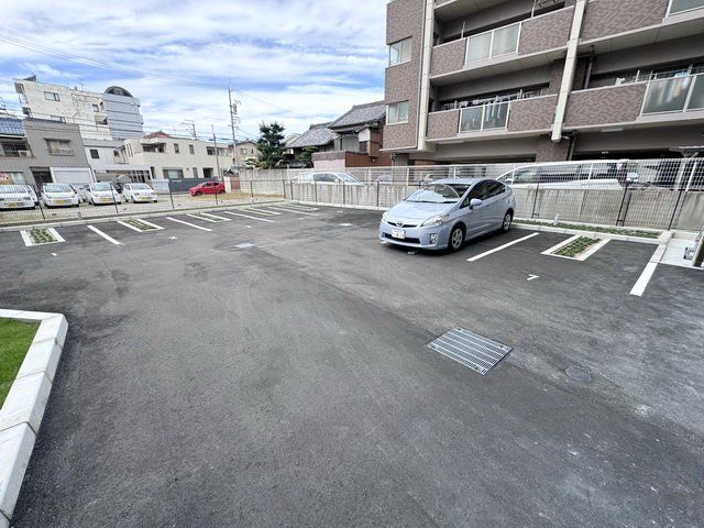駐車場　駐車場
