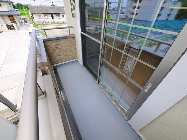 バルコニー　陽当たり良好なバルコニーです
