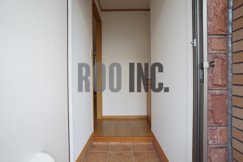 玄関　写真は反転のお部屋です