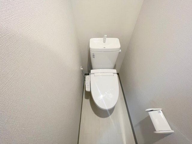 トイレ　綺麗なトイレにはウォシュレット標準装備です。